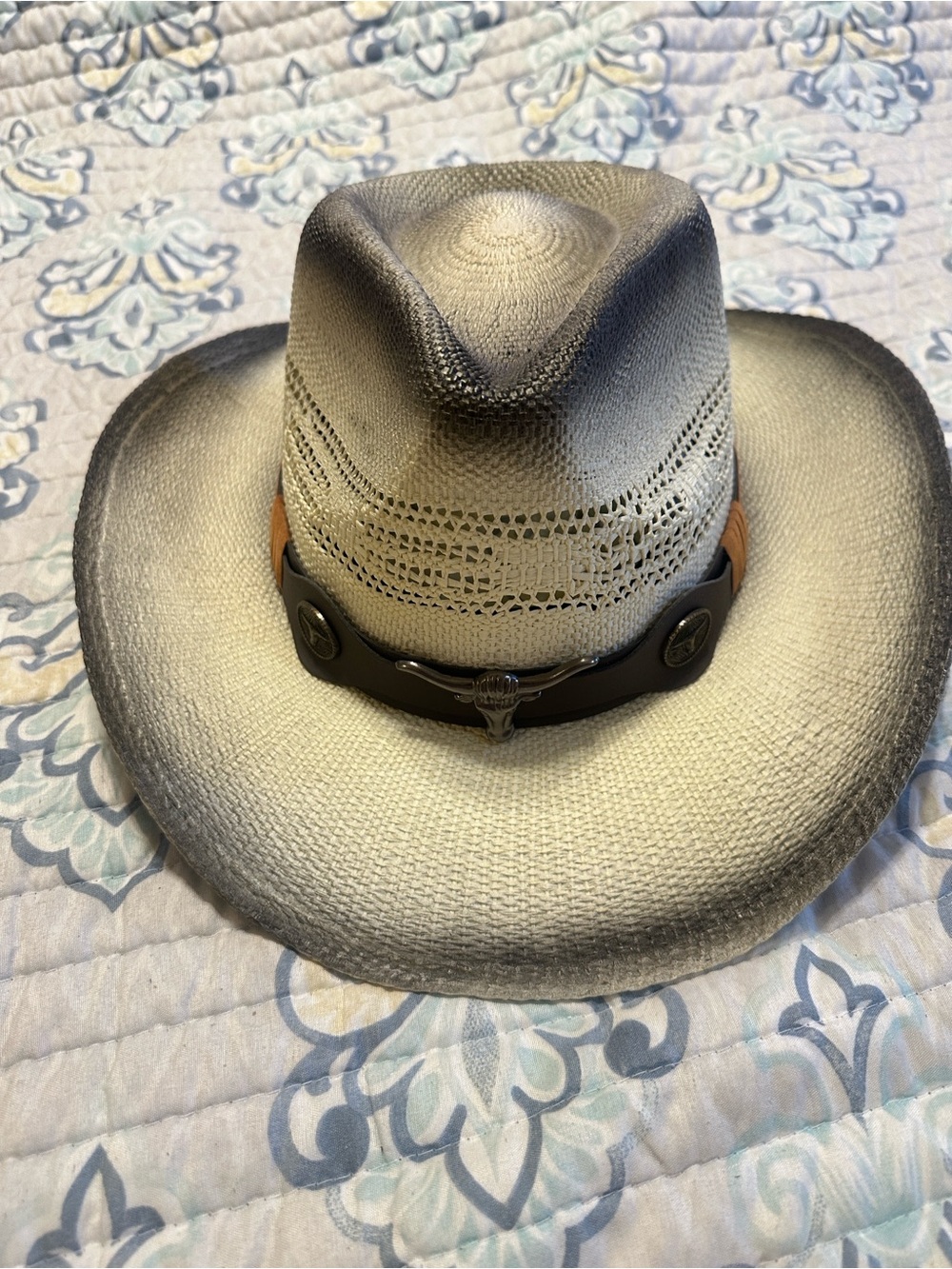 Women’s Gradient Gray Straw Cowboy Hat with Decorative Band